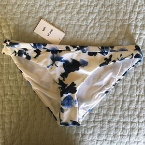 RVCA liquid rose bikini bottoms (M)